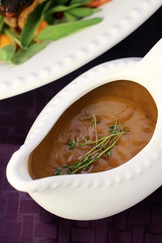 How to Make Gravy from Turkey Drippings