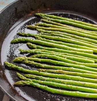How to Cook Asparagus in a Saute Pan