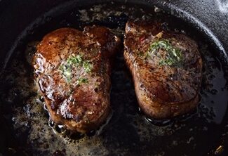How to Cook Filet Mignon in a Saute Pan